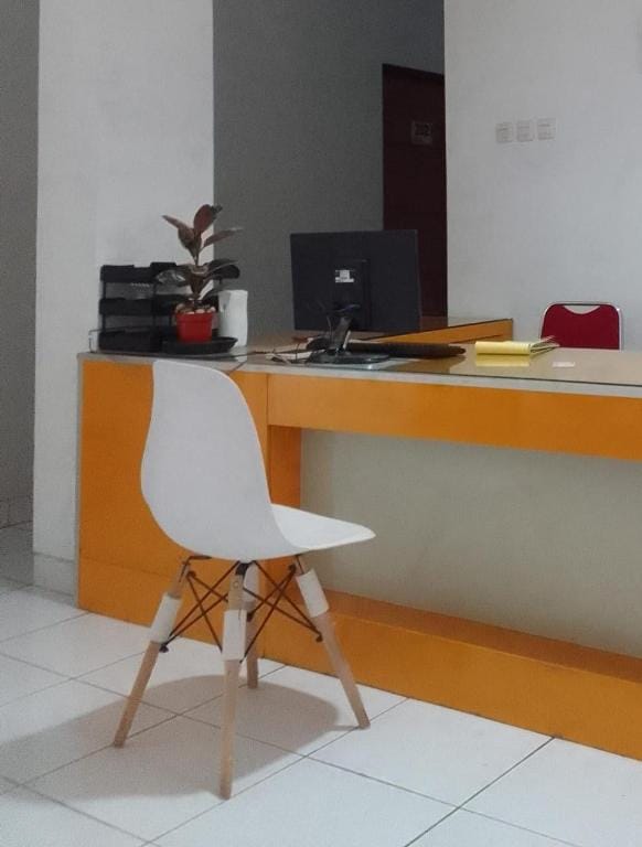 OYO 93808 Lincoln Dormitory Hotel in West Java