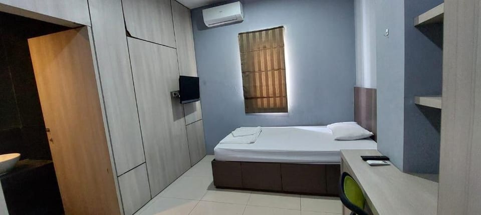 OYO 93808 Lincoln Dormitory Hotel in West Java