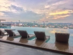 S1113 Midvalley 4minDrive WIFI Infinity Pool Vacation rental in Johor Bahru