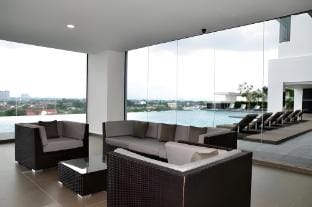 S1113 Midvalley 4minDrive WIFI Infinity Pool Vacation rental in Johor Bahru