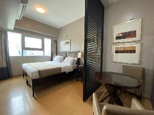 Studio Deluxe Unit at Avant, BGC Apartment in Makati