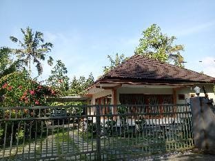 umah kampung bendul Vacation rental in Bali