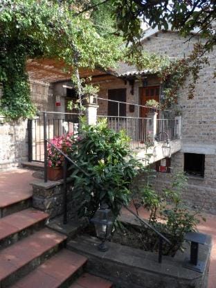 Orvieto typical three-room apartment furnished in style near the historic center. Vacation rental in Umbria