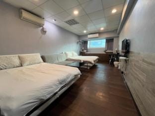 Opposite Taipei Main Station Warmth2-6 room Vacation rental in Taipei City