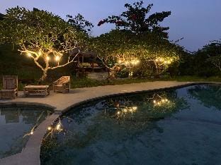 Sea Views, 2 Bedrooms With Pool near Secret Gillis Villa in Central Sekotong
