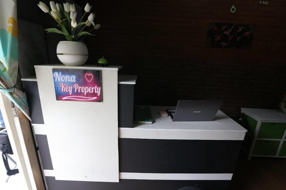 OYO 93825 Nona Key Property Hotel in West Java