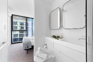A Cozy & Comfy 2BR Apt Up in the Clouds Near CBD Vacation rental in Melbourne