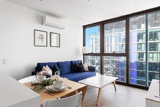 A Cozy & Comfy 2BR Apt Up in the Clouds Near CBD Vacation rental in Melbourne