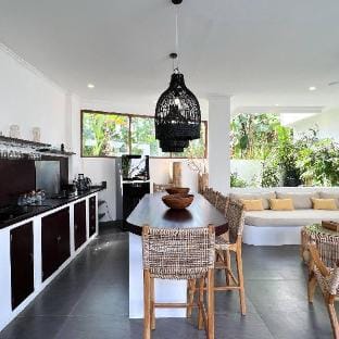 Casa Carolina Bali - Great 3 Bdr - Tumbak Bayuh Canggu Villa in North Kuta