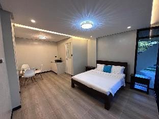 VillaRoyale Resort halfcourt  pool w/Jacuzzi 30pax Vacation rental in Tagaytay