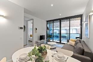 A Chic & Comfy 2BR Apt Near Federation Square Vacation rental in Melbourne