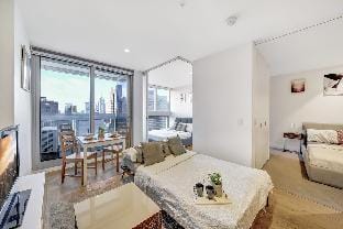 A Chic 2BR Apt Near Southern Cross, City Views Vacation rental in Melbourne