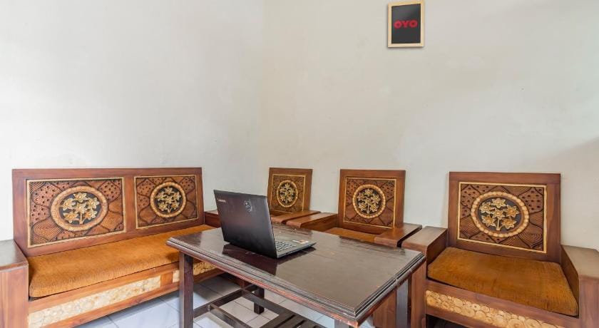 Hotel O Regina Homestay Syariah Hotel in Surabaya