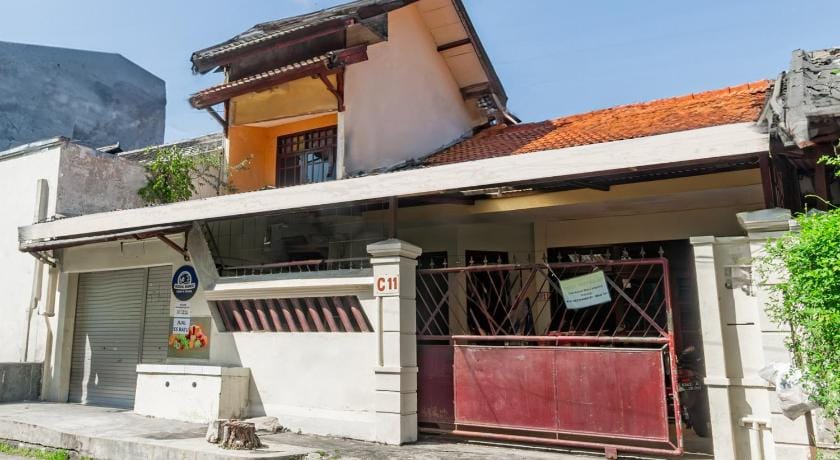 Hotel O Regina Homestay Syariah Hotel in Surabaya