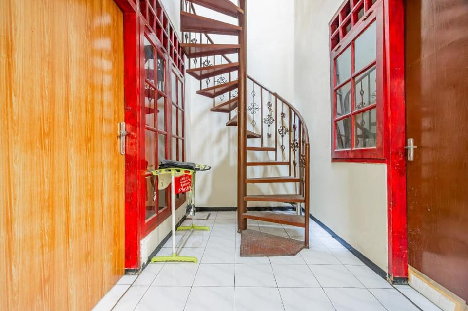 Hotel O Regina Homestay Syariah Hotel in Surabaya