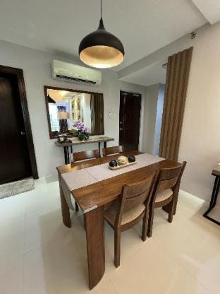 Monarch Suites at Padgett Cebu w/ pool near Ayala Apartment in Lapu-Lapu City