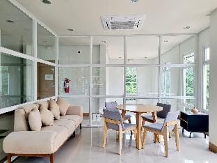 Condo Studio 1Bed, sofa,Kitchen w/ Balcony Palawan Apartment in Puerto Princesa