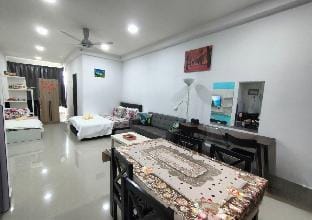 Cozy Stay at Shaftsburry, Urban Convenience #SH1 Apartment in Putrajaya