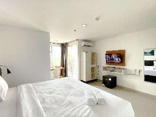 Comfy Studio with Twin Bed at Enviro By Travelio Apartment in West Java