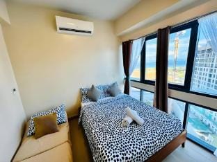 Mactan Newtown Family room Oceanview Apartment in Lapu-Lapu City