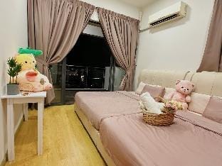 顶楼豪华版三房两厕4-12人适合家庭入住金海湾@Danga Bay YI JIA homestay Apartment in Johor Bahru