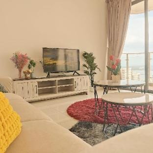 顶楼豪华版三房两厕4-12人适合家庭入住金海湾@Danga Bay YI JIA homestay Apartment in Johor Bahru