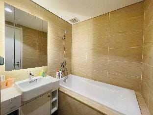 Vinhomes D'capitale Lux/ Near Keangnam 2BR Center Vacation rental in Laos