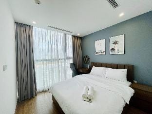 Luxury 2BR  Vinhomes Skylake Near Keangnam Vacation rental in Laos