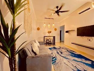 HeyBlueee@9-12pax /5minJetty /FreeNetflix /Games Vacation rental in Mersing