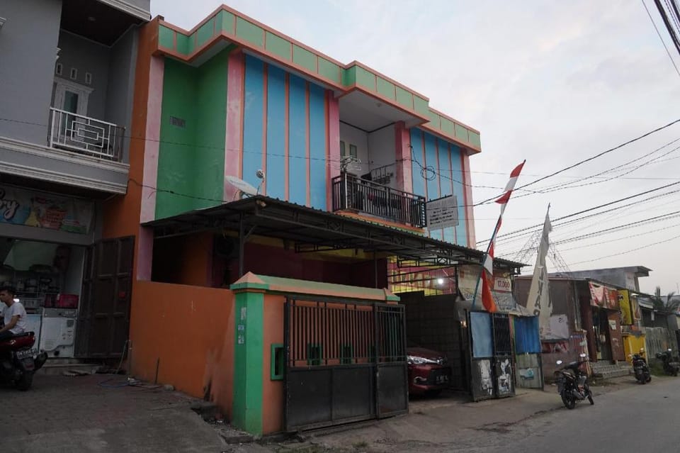 Hotel O Athirah Kost Near Permandian Wisata Istana Mappala Hotel in Indonesia