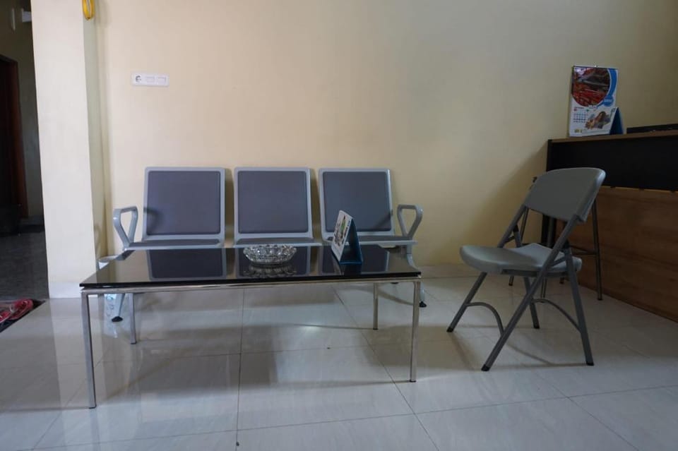 Hotel O Athirah Kost Near Permandian Wisata Istana Mappala Hotel in Indonesia
