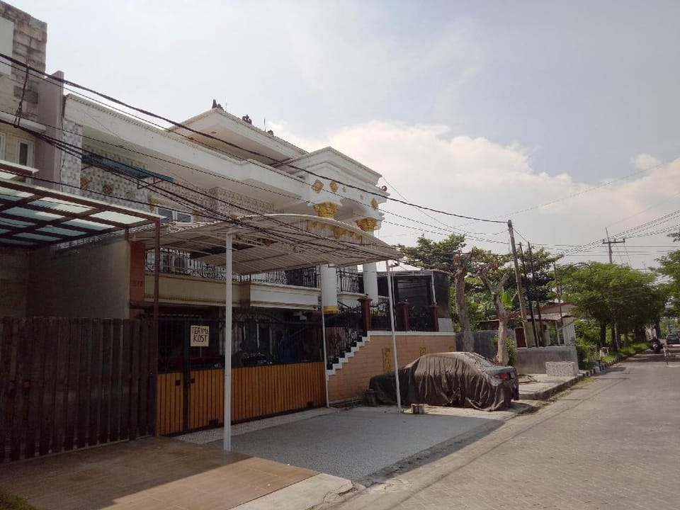 Hotel O Guest House Bu Iin Syariah Hotel in Surabaya