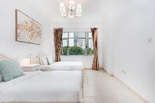 Lux BnB I Turia Tower I Lake & Garden Views Vacation rental in Dubai