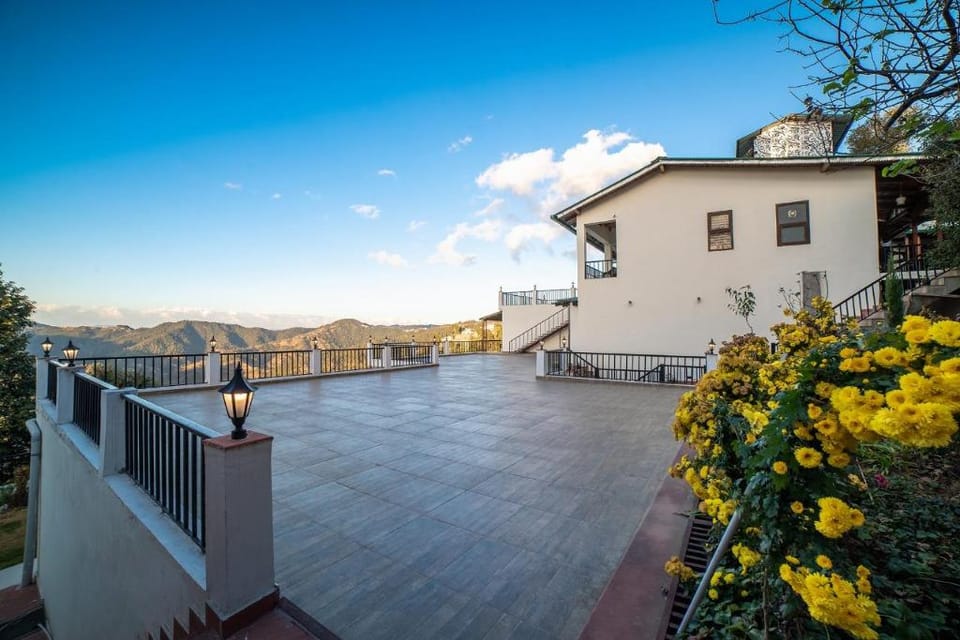 Dhanachuli Retreat Hotel in Uttarakhand