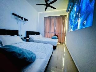 Luxury Family Fun Suites-Pool, Ps5, Mini-Cinema-M1 Apartment in Penang