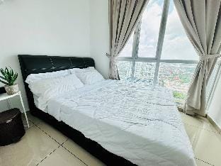 Luxury Family Fun Suites-Pool, Ps5, Mini-Cinema-M1 Apartment in Penang