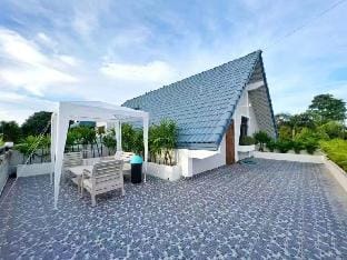 High-End Villa with 6 Bedrooms, Golf Pool Garden Villa in Pattaya City