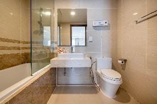 Riverview 2 Bedrooms SaigonRoyal Apartment in Ho Chi Minh City