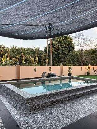 KOZY HOMESTAY WITH  SWIMMING POOL IN KULAI Vacation rental in Johor Bahru