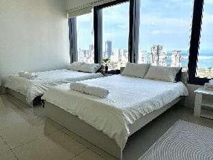 Skyline 218 Seaview Studio @ Tropicana 218 Vacation rental in George Town