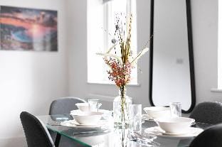 Skyvillion -vineyard Court- Enfield 1-bed Wgarden Apartment in Enfield