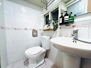A1 1-3p City-Centric Haven 1min to MRT, 7-11 Apartment in Taipei City