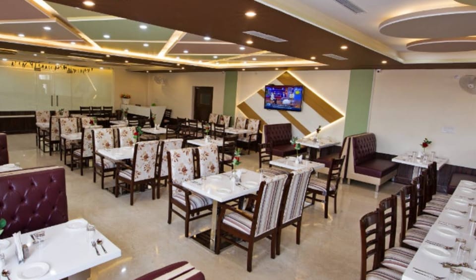 Hotel Maa Anjani Grand Inn Apartment in Uttar Pradesh