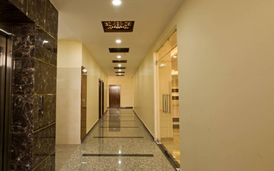 Hotel Maa Anjani Grand Inn Apartment in Uttar Pradesh
