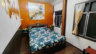 Regal Eagle Golf Guesthouse - Birdy Room Vacation rental in Thailand