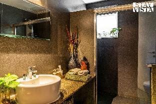 StayVista at Home By The Pinakini - The Hidden Gem Villa in Bengaluru