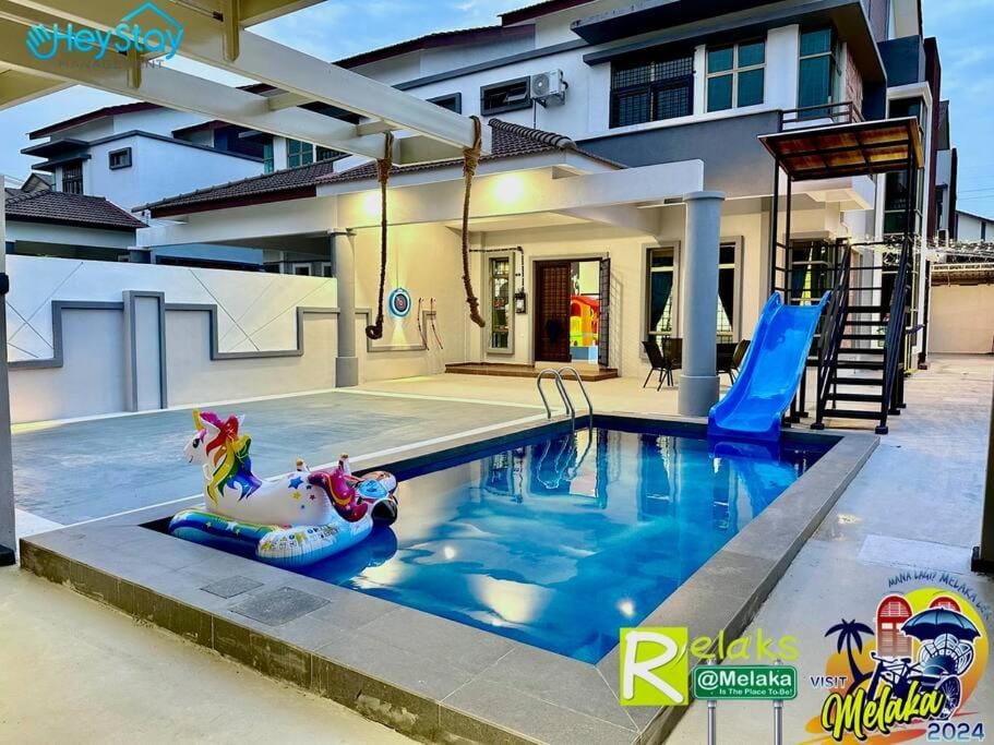 Villa 20Pax4B3B PrivatePool /Karaok/Pooltable/BBQ Vacation rental in Malacca