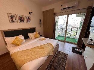 Sojourn Stays- Summer vibes Vacation rental in Noida