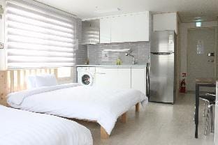 Cozy flat nearby Metro and E-Mart for 4 to 5 guest Apartment in Seoul