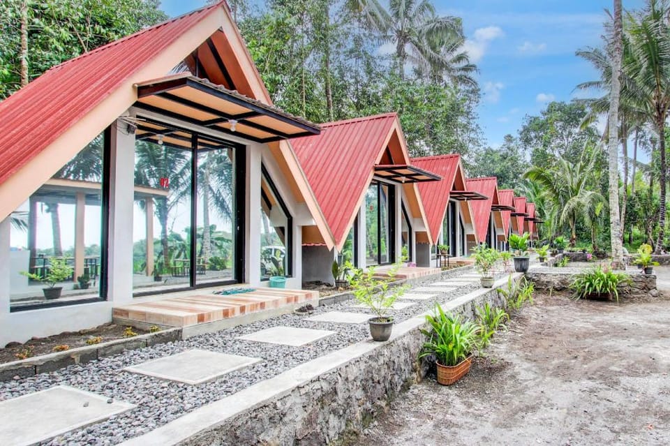 Capital O 93882 The Pondok Palma Villa & Resto Hotel in Special Region of Yogyakarta